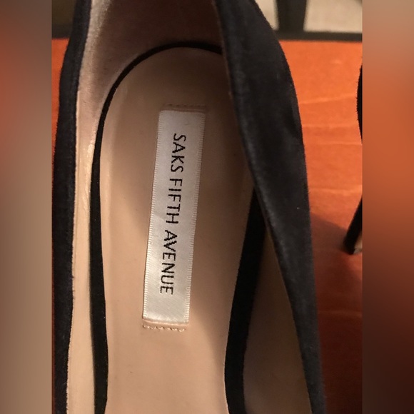 Saks Fifth Avenue Black Pumps - Picture 4 of 6
